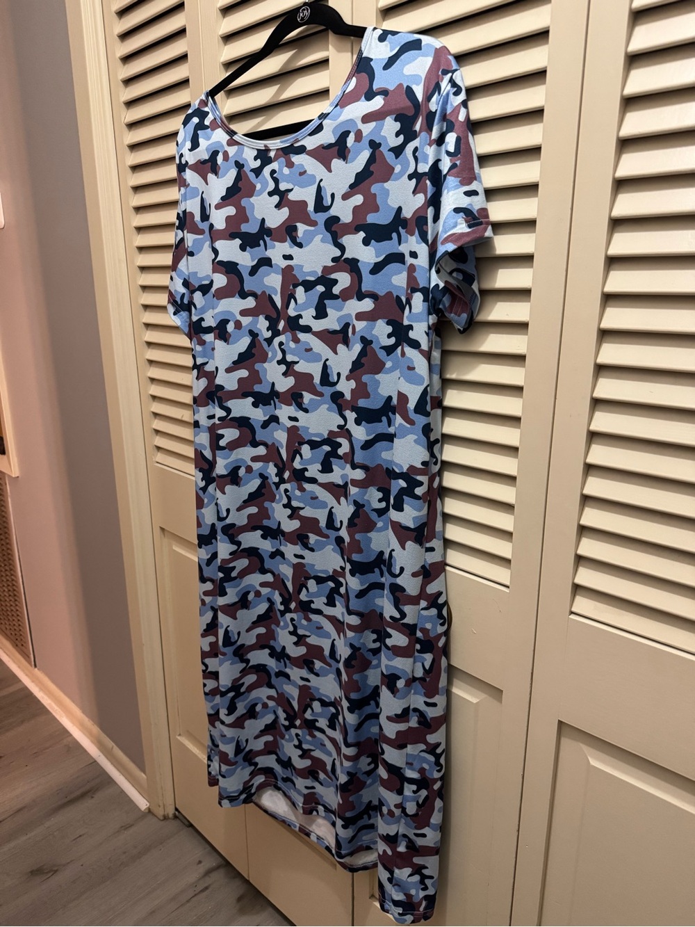 Casual Short-Sleeve Maxi Dress in Light Blue & Mauve Camo